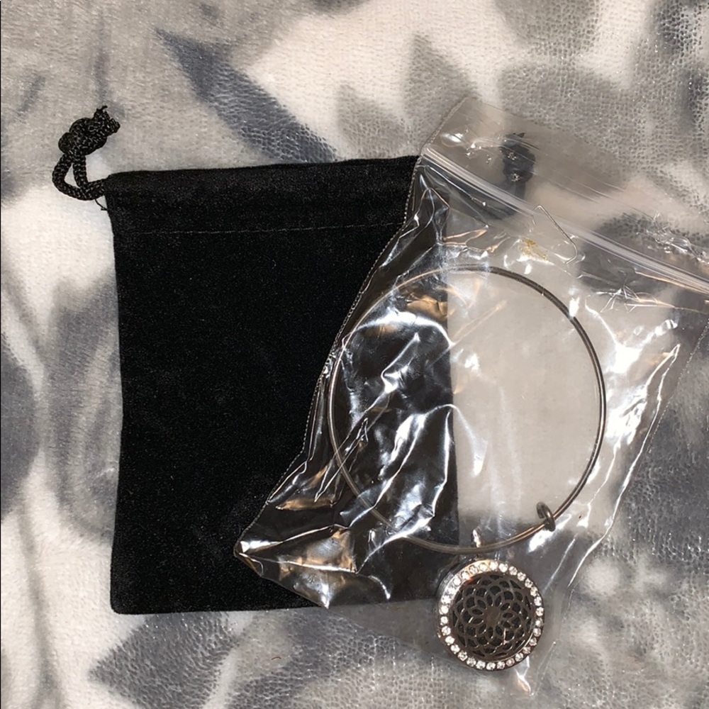 Oil diffusing Bracelet/Bangle